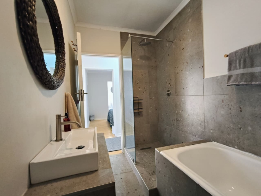 5 Bedroom Property for Sale in Wavecrest Eastern Cape